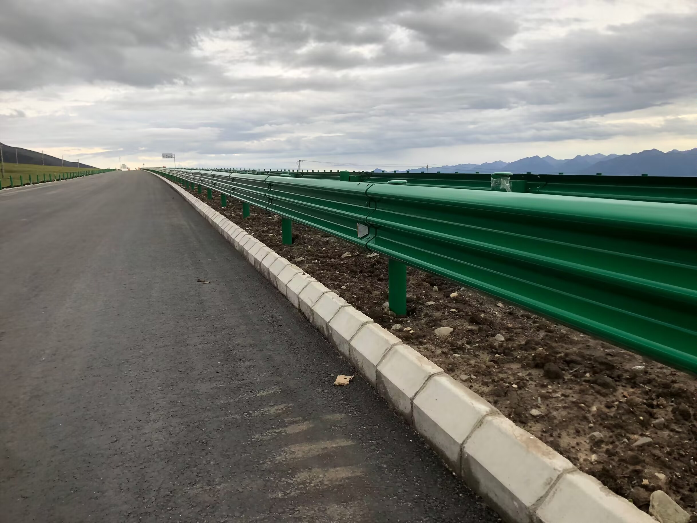 林芝县乡村公路波形护栏波形护栏板 - 推荐